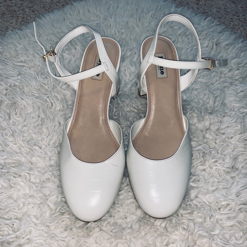 Mid Heel White Leather Closed Toe Sandals